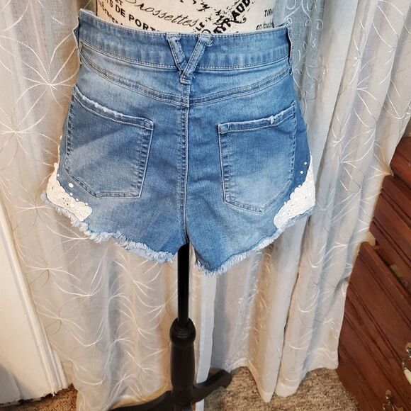 No Boundaries Embellished Jean Shorts Size 9 - Picture 4 of 7